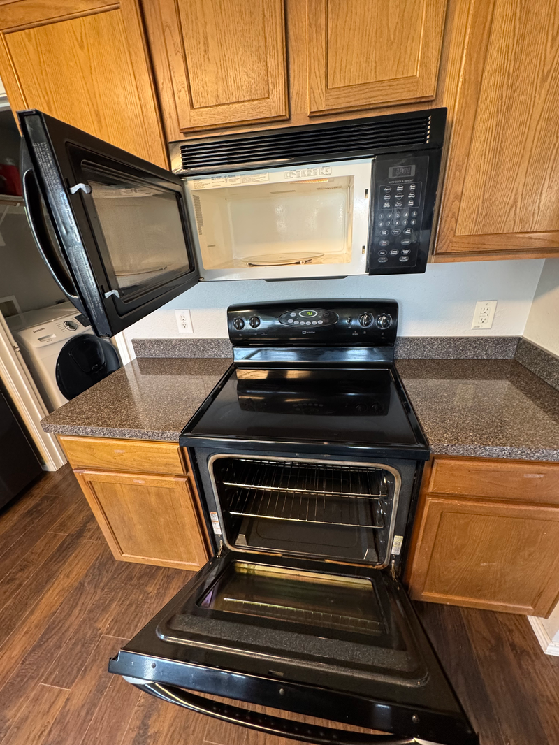 Oven & microwave, detail cleaned